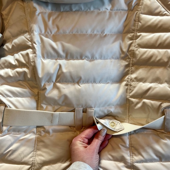 North Face Winter Jacket- Size M - Picture 6 of 8